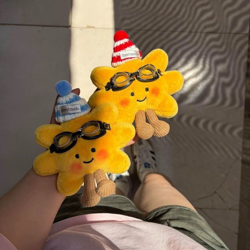 Adorable Sunflower Plush Toy - Cute Backpack Charm for School, Car Keychain, Couple & Student Gift Idea