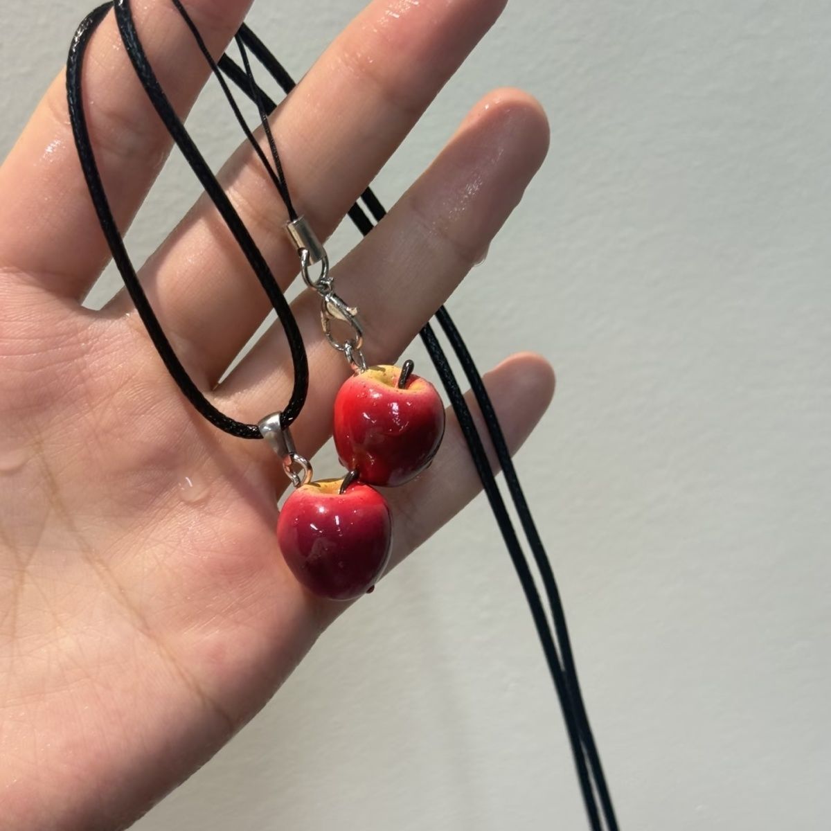 Lifelike Apple Pendant Necklace: Unique Gift for Her, Cute Present for Valentine‘s Day, Birthday or Christmas