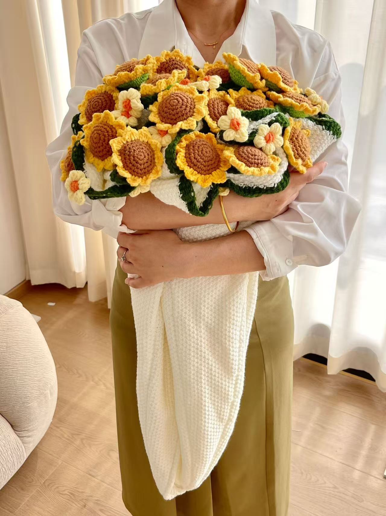 Sunflower Bouquet Blanket - Rustic Floral Throw, Hand-Knitted Puff Flower Blanket, Rose Bouquet Cozy Throw, Unique 3D Floral Design for Family, Friends & Partners.
