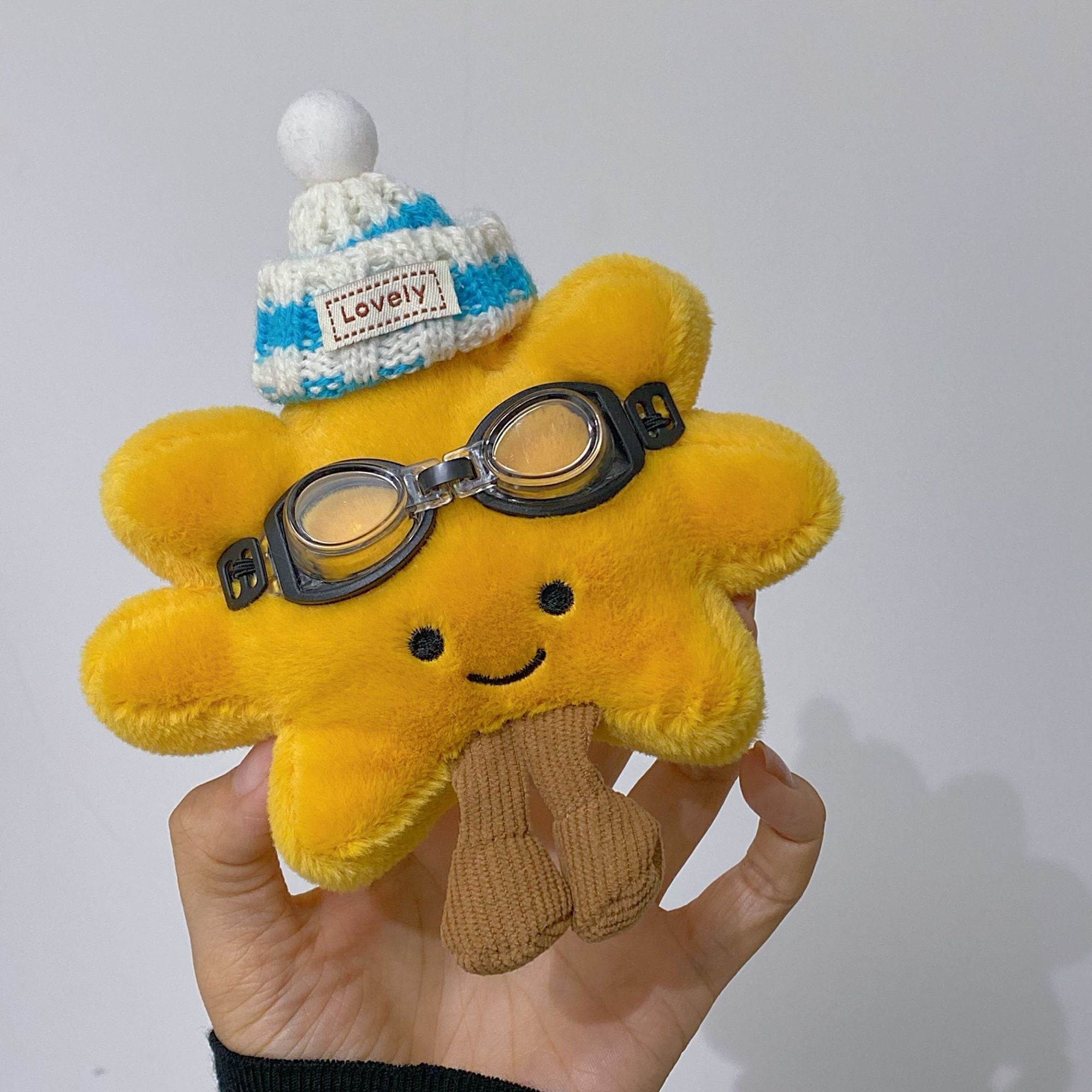 Adorable Sunflower Plush Toy - Cute Backpack Charm for School, Car Keychain, Couple & Student Gift Idea