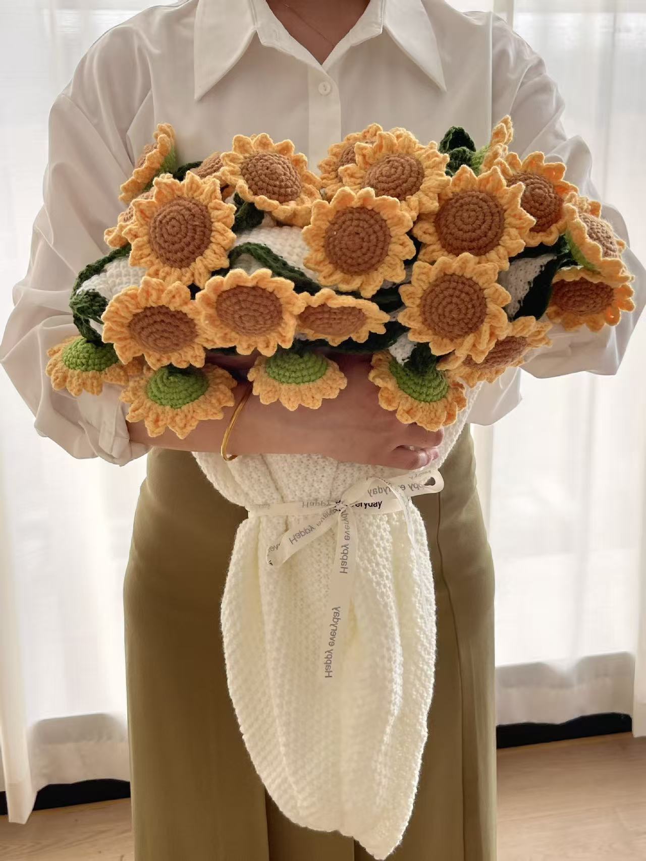 Sunflower Bouquet Blanket - Rustic Floral Throw, Hand-Knitted Puff Flower Blanket, Rose Bouquet Cozy Throw, Unique 3D Floral Design for Family, Friends & Partners.