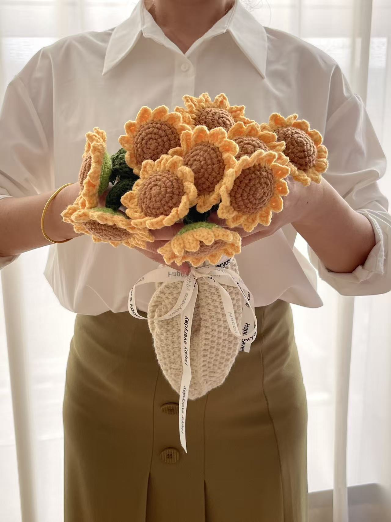 Sunflower Bouquet Blanket - Rustic Floral Throw, Hand-Knitted Puff Flower Blanket, Rose Bouquet Cozy Throw, Unique 3D Floral Design for Family, Friends & Partners.