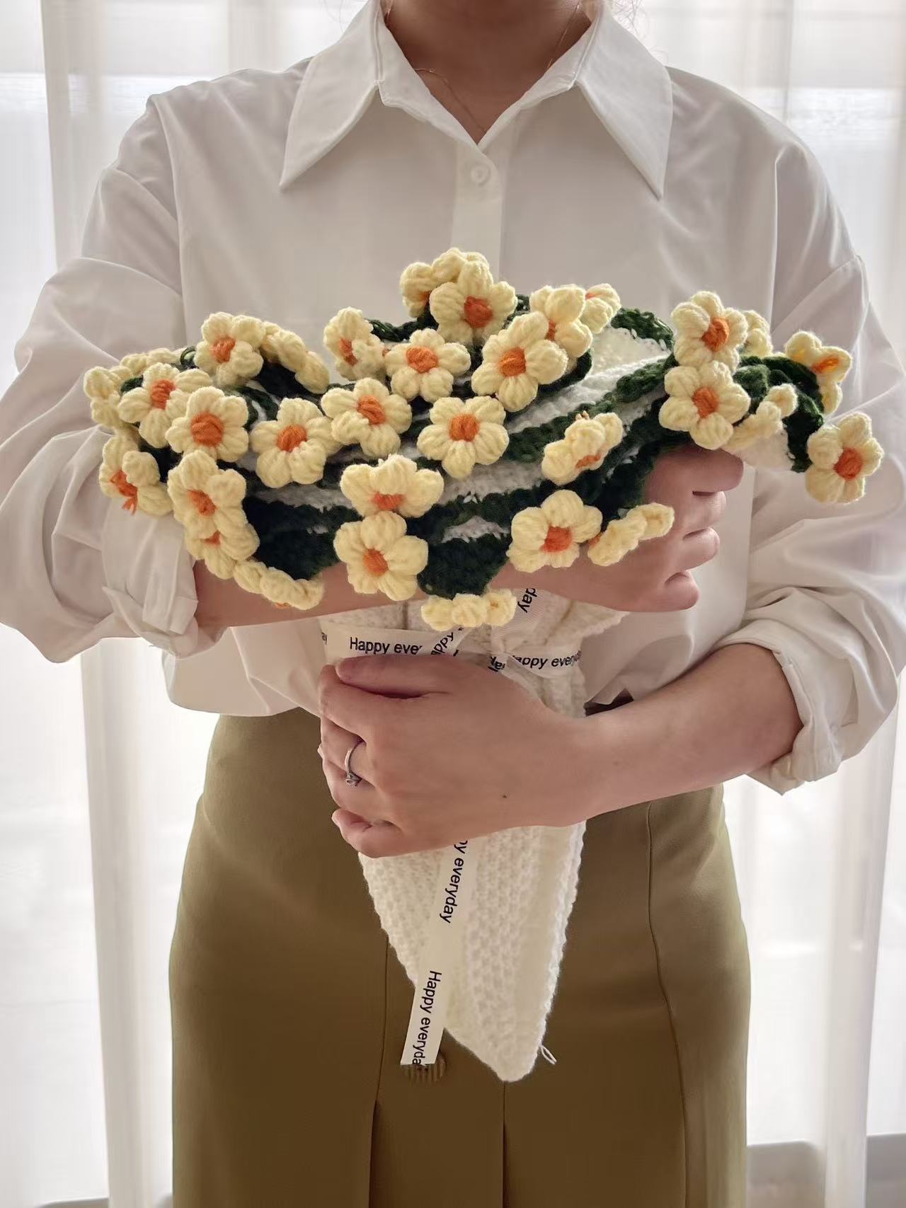 Sunflower Bouquet Blanket - Rustic Floral Throw, Hand-Knitted Puff Flower Blanket, Rose Bouquet Cozy Throw, Unique 3D Floral Design for Family, Friends & Partners.