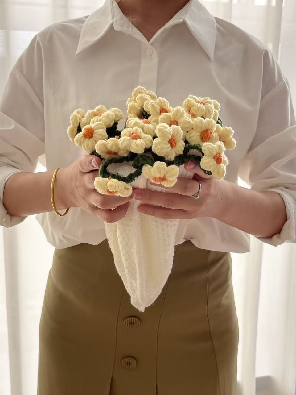 Sunflower Bouquet Blanket - Rustic Floral Throw, Hand-Knitted Puff Flower Blanket, Rose Bouquet Cozy Throw, Unique 3D Floral Design for Family, Friends & Partners.