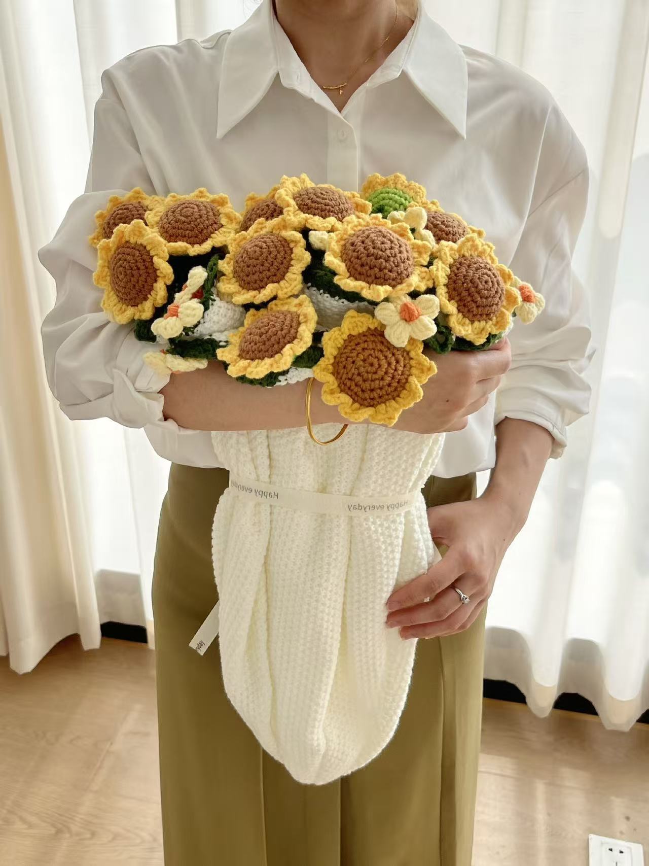 Sunflower Bouquet Blanket - Rustic Floral Throw, Hand-Knitted Puff Flower Blanket, Rose Bouquet Cozy Throw, Unique 3D Floral Design for Family, Friends & Partners.