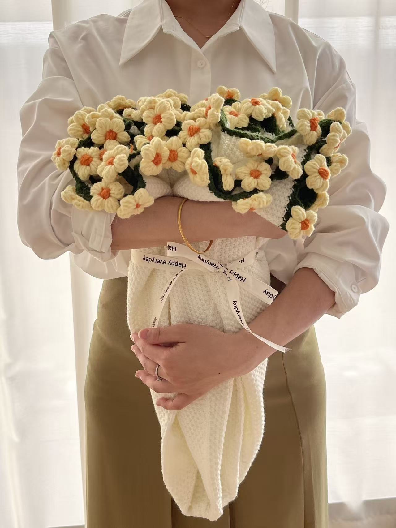 Sunflower Bouquet Blanket - Rustic Floral Throw, Hand-Knitted Puff Flower Blanket, Rose Bouquet Cozy Throw, Unique 3D Floral Design for Family, Friends & Partners.