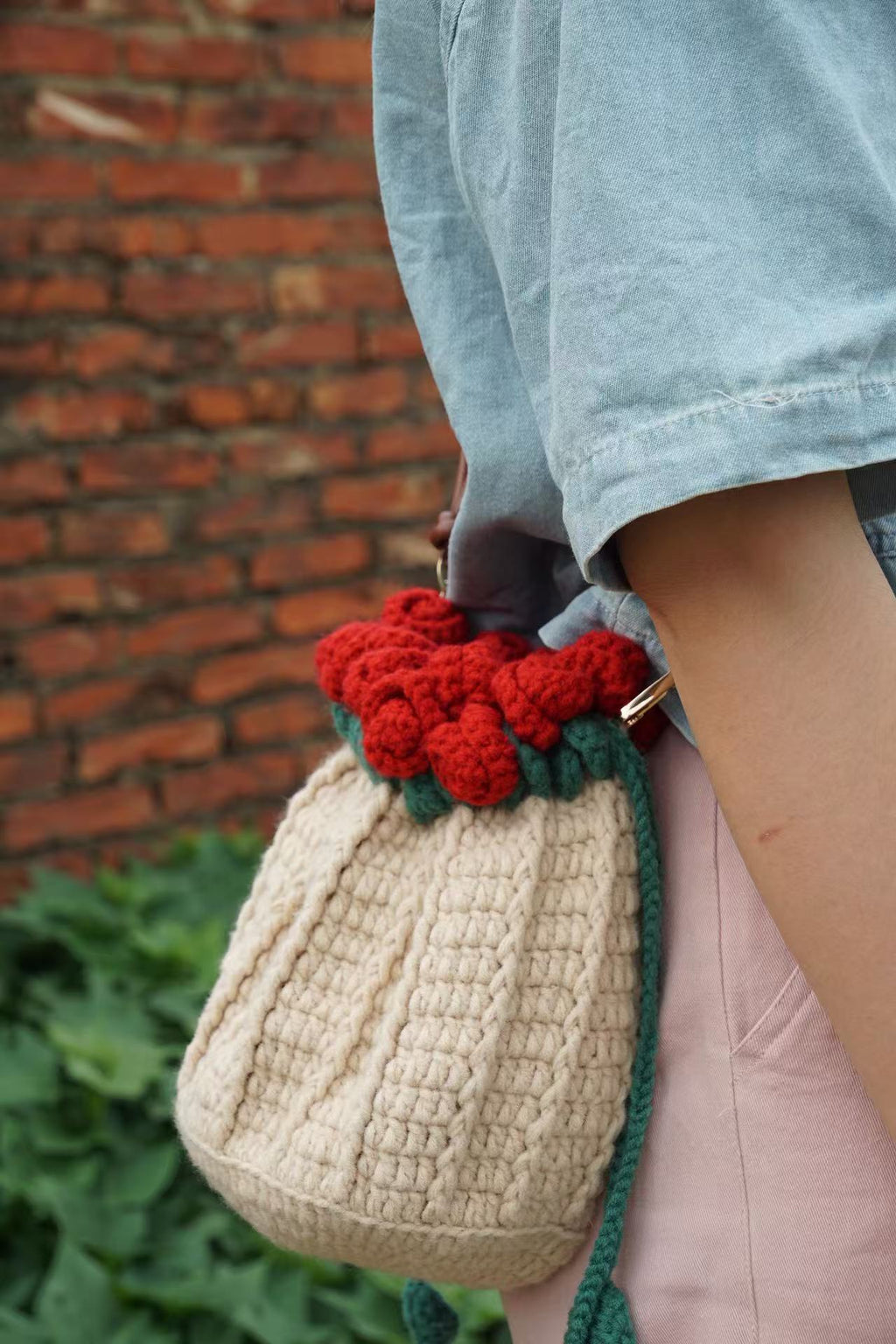 Handmade Crochet Rose Drawstring Bag, Romantic Flower Bouquet Crossbody Purse for Women, Kawaii Floral Knit Satchel Handbag