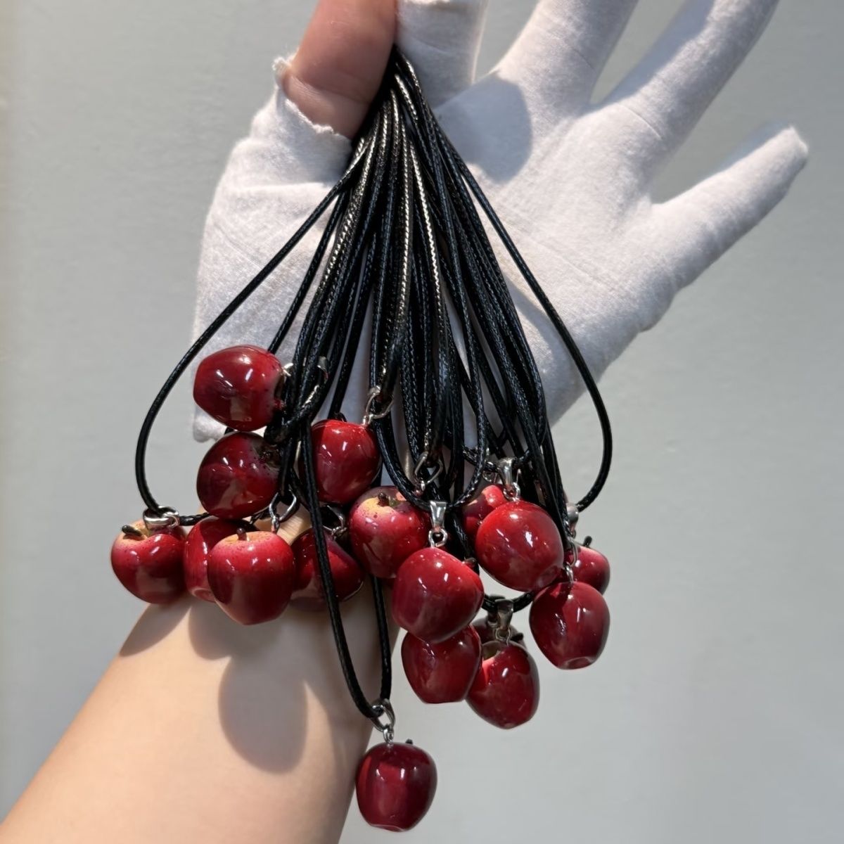 Lifelike Apple Pendant Necklace: Unique Gift for Her, Cute Present for Valentine‘s Day, Birthday or Christmas